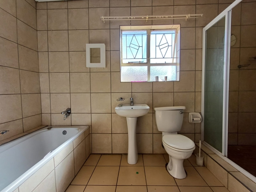 6 Bedroom Property for Sale in Randlespark North West